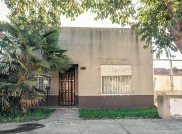 Casa · 90m² · 3 Ambientes · 1 Cochera · Casa en Venta - 2 Dorm. 1 Baño - Tandil