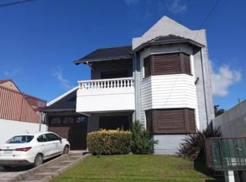 Casa · 180m² · 5 Ambientes · 1 Cochera · Casa en Venta - 4 Dorm. 2 Baños - Punta Mogotes