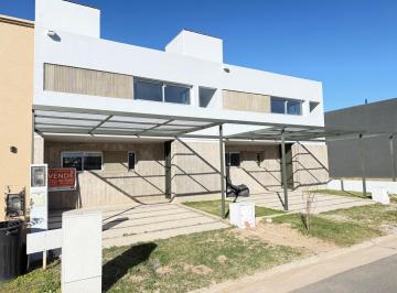 Casa · 140m² · 4 Ambientes · 2 Cocheras · Duplex en Venta Terrazas de Manantiales 3 Dorm.