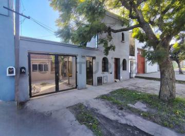 Casa · 108m² · 4 Ambientes · 1 Cochera · En Conjunto Venta de Casa con Departamentoen Excelentes Condiciones, Los Hornos.