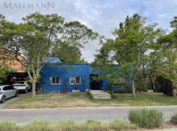Casa · 144m² · 5 Ambientes · 1 Cochera · Venta Casa 5 Amb Vista Interna en Las Liebres