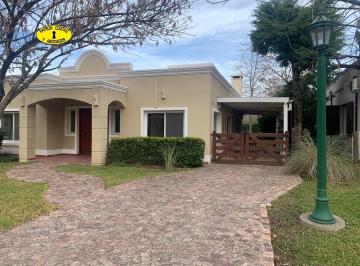 Casa · 166m² · 4 Ambientes · 3 Cocheras · Casa en Venta Barrio Los Potrillos