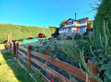 Casa · 160m² · 6 Ambientes · Casa a La Venta con Vista Al Lago