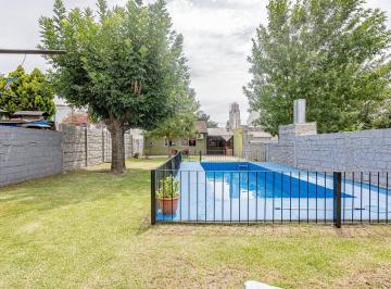 Casa · 128m² · 3 Ambientes · 2 Cocheras · Venta Casa 3amb Jardin Pileta Parrilla Villa Tesei