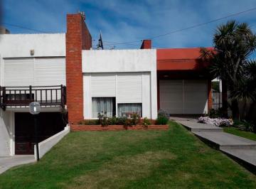 Casa · 220m² · 5 Ambientes · 2 Cocheras · Casa en Venta - 3 Dorm. 2 Baños - Cochera - 400 m² - Miramar