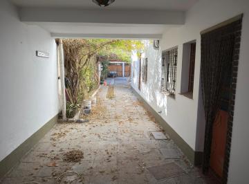 Casa · 200m² · 8 Ambientes · 6 Cocheras · Casa de 3 Dorm. en B° Arévalo | Cipolletti