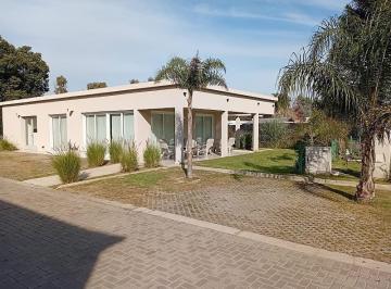 Casa · 106m² · 5 Ambientes · 2 Cocheras · Casa en Duplex en Alquiler.