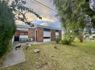 Casa · 109m² · 5 Ambientes · 1 Cochera · Casa en Venta con 4 Dorm. en Colonia del Sacramento