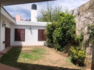 Casa · 150m² · 1 Cochera · Casa en Alquiler de 2 Dorm. Escritorio en Residencial Vz. Sarsfield
