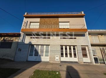 Casa · 260m² · 5 Ambientes · 1 Cochera · Casa con Deposito - Saavedra 3318