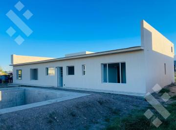 Casa · 166m² · 5 Ambientes · 1 Cochera · Venta Casa 3 Dormi con Piscina - B° Piedras Blancas - Fernandez Oro