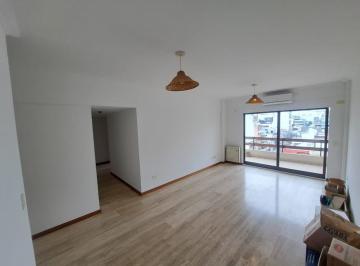 Departamento de 3 ambientes, Caballito · Tres Ambs con Balcón, Cochera y Baño en Suite – a m de Pedro Goyena.