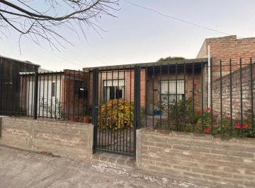Casa · 123m² · 4 Ambientes · 1 Cochera · Casa en Crispiniano Fernández 558
