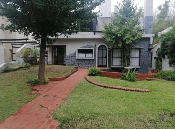 Casa · 120m² · 4 Ambientes · 1 Cochera · Casa en Pilar Champagnat! Excelente Estado