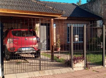 Casa de 4 ambientes, Tres de Febrero · Casa de 5 Ambientes con Jardin y Patio en Santos Lugares