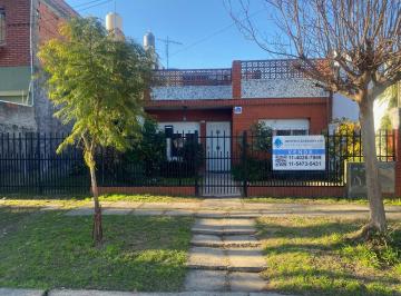 Casa · 166m² · 6 Ambientes · 2 Cocheras · Dos Casas Sobre Lote de 10 Mx28 m