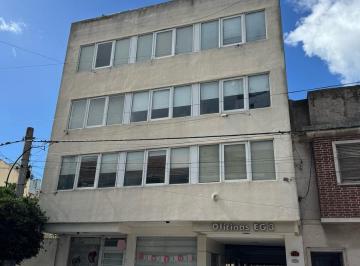 Oficina comercial · 57m² · 4 Ambientes · 1 Cochera · Venta - Oficina 4 Ambientes Al Frente - Barrio Chauvin