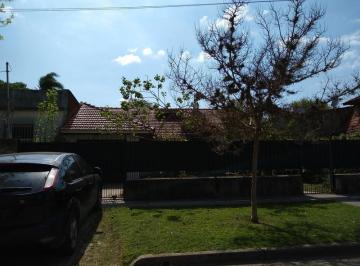 Casa · 141m² · 6 Ambientes · 2 Cocheras · Chalet Sobre Lote de 12 X 25 - Adrogue
