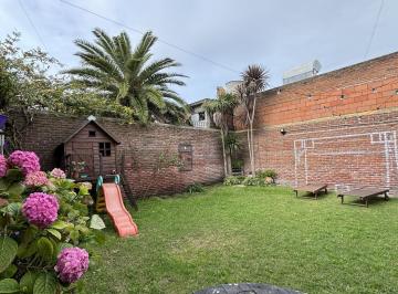 Casa · 194m² · 5 Ambientes · 3 Cocheras · Vendo 5 Ambientes | Apto Credito | Cochera Cubierta y Parrilla