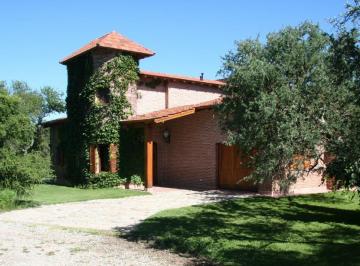 Frente chalet · Imponente Chalet con Piscina Infinita y Costa de Río en El Alto de Nono (Retasada)