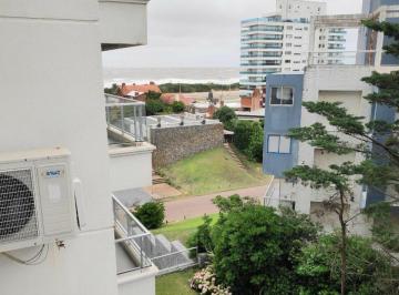 Departamento · 60m² · 3 Ambientes · 1 Cochera · Departamento - Playa Brava