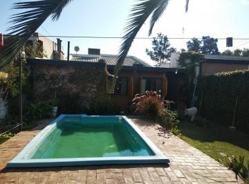 Casa · 246m² · 4 Ambientes · 2 Cocheras · Casa en Venta - 3 Dorm. 2 Baños - 400 m² - San Carlos, La Plata