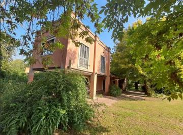 Casa · 508m² · 6 Ambientes · 3 Cocheras · Estancia en Venta