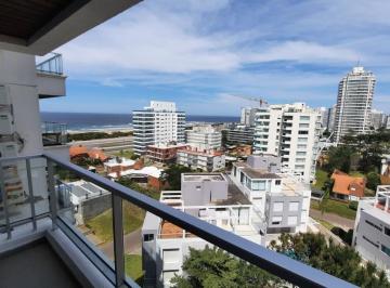 Departamento · 68m² · 3 Ambientes · 1 Cochera · Departamento en Playa Brava