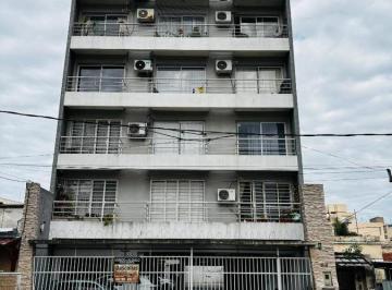 Departamento · 30m² · 1 Ambiente · Hermoso Monoambiente a m de Av Hipolito Yrigoyen! 2°e