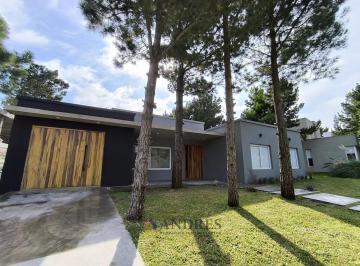Casa · 265m² · 5 Ambientes · Casa en Venta en Costa Esmeralda, Barrio Residencial 1
