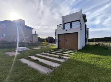 Casa · 250m² · 5 Ambientes · 1 Cochera · Casa en Venta en Costa Esmeralda, Residencial II