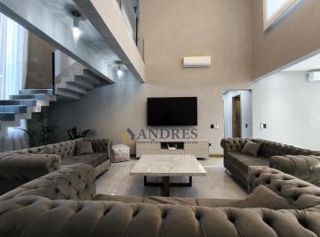 Casa · 320m² · 5 Ambientes · Casa en Venta en Pioneros
