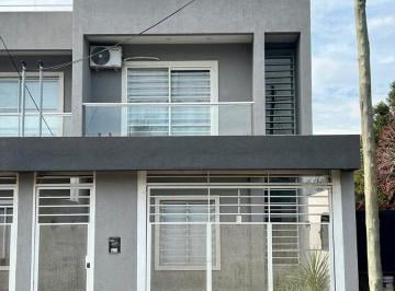 Casa · 110m² · 3 Ambientes · 1 Cochera · Duplex en Venta La Union Subdividido Apto Credito