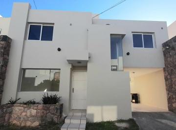 Casa de 5 ambientes, Córdoba · Alquiler en Housing. Dúplex de 3 Dorm. 2 Baños. Cochera. Alberdi