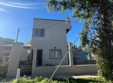 Casa · 65m² · 4 Ambientes · Casa Chalet en Venta en Guillermo Enrique Hudson, Berazategui, G. B. a. Zona Sur
