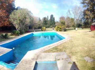 Quinta vacacional · 240m² · 4 Dormitorios · 2 Cocheras · Venta Quinta Pilar