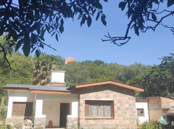 Casa · 830m² · 4 Ambientes · Liquido Casa a La Venta - 800 m del Centro - La Falda