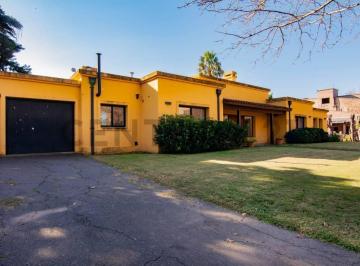 Casa · 207m² · 7 Ambientes · 2 Cocheras · Venta | Importante Casa de 3 Dorm. en Los Alamos Club de Campo, Ibarlucea.