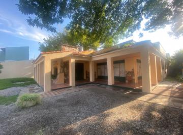 Casa de 5 ambientes, Rosario · Exclusivo Institución/comercio en Inmejorable Esquina