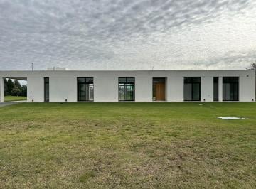 Casa · 171m² · 6 Ambientes · 2 Cocheras · Casa a Estrenar en Everlincks Golf & Country Club