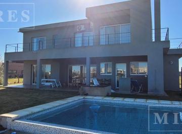 Casa · 230m² · 6 Ambientes · Casa en Alquiler a La Laguna Area 7 San Sebastian