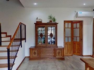 Casa · 140m² · 4 Ambientes · 2 Cocheras · Venta Casa 4 Ambientes Florida Oeste con Piscina