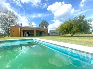 Casa · 170m² · 5 Ambientes · 2 Cocheras · Venta Hermosa Casa en Fincas Sporting de San Vicente, - Chacras II