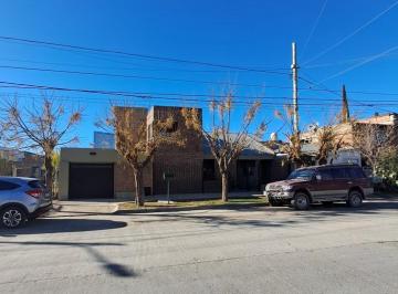 Casa · 300m² · 4 Ambientes · 1 Cochera · Gobernador Anaya Al 800
