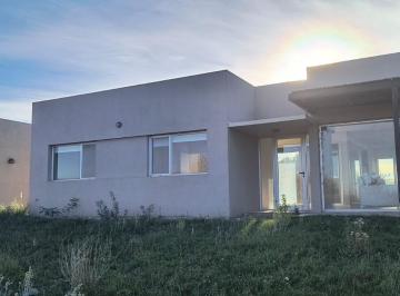 Casa · 98m² · 3 Ambientes · 1 Cochera · Venta Casa Amoblada Incluye: Cuatri y Kayak, 2 Dorm., Cochera, Barrio La Peninsula, Lago