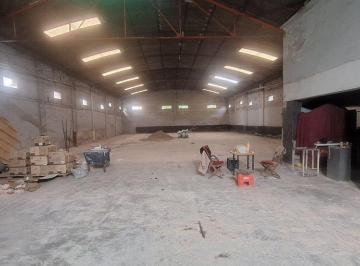 Bodega-Galpón · 735m² · Alquiler Amplio Galpón 735 m² Junin Al 1000