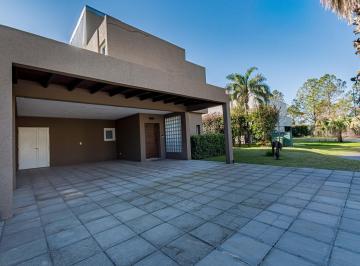 Casa · 226m² · 5 Ambientes · 2 Cocheras · Casa de 3 Dorm. en Funes Hills, Miraflores.
