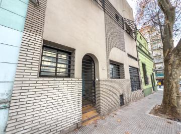 Casa · 200m² · 6 Ambientes · Casa - Aquiler - Almagro - 6 Ambientes Para Uso Comercial
