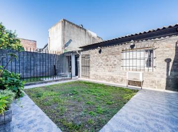 Casa · 122m² · 5 Ambientes · Casa de Pasillo de 3 Dorm. - Tiro Suizo