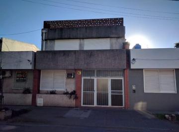 PH · 122m² · 6 Ambientes · 1 Cochera · Alquiler Casa 3 Dorm. con Cochera